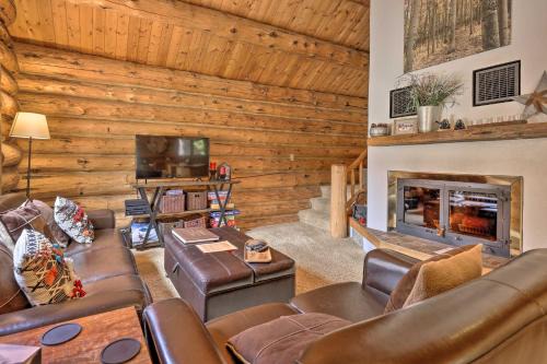 Valley of the Blue House | 8 Mi to Gondola: Cozy Breckenridge Cabin w/Deck!