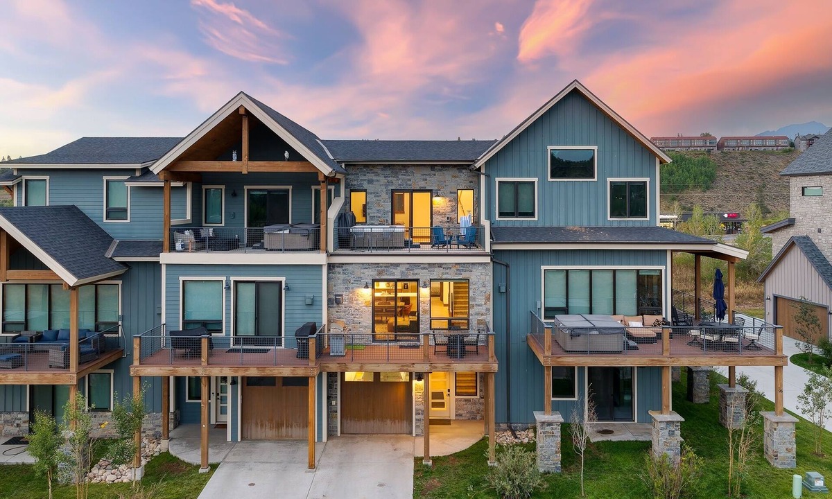 Fraser House | 90 Hay Meadow 4 Bedroom Townhouse by RedAwning