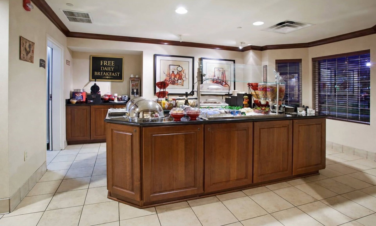 Dupont Apartment | ADA Suite w/Tub Nr DEN | Free Breakfast