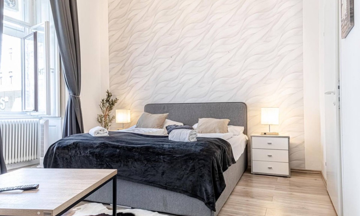 Mariahilf Apartment | Affordable Room w/Cityview Mariahilferstr B