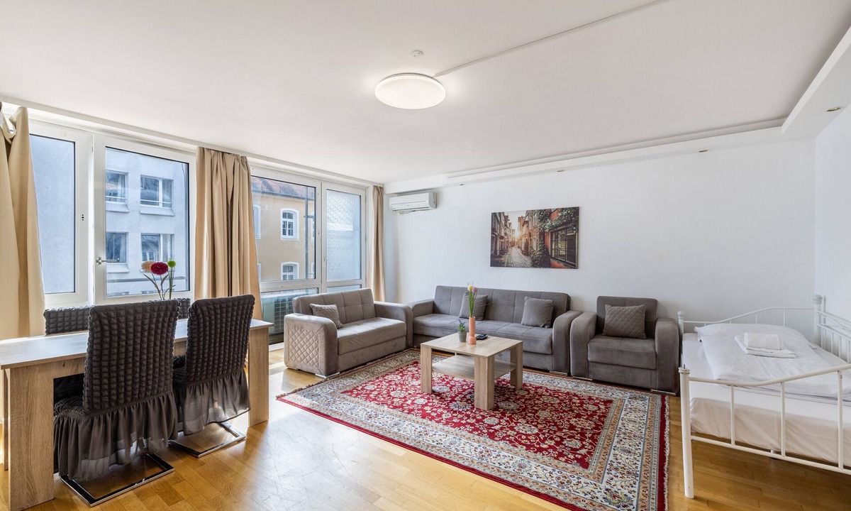 Ludwigsvorstadt-Kliniken Apartment | Aldars Urban Suite No.6 with Balcony, Wi-Fi, and Air Conditioning