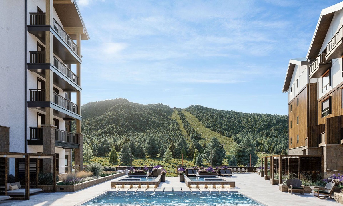 River Run Hotel | Alpine Queen Room for Families in Keystone