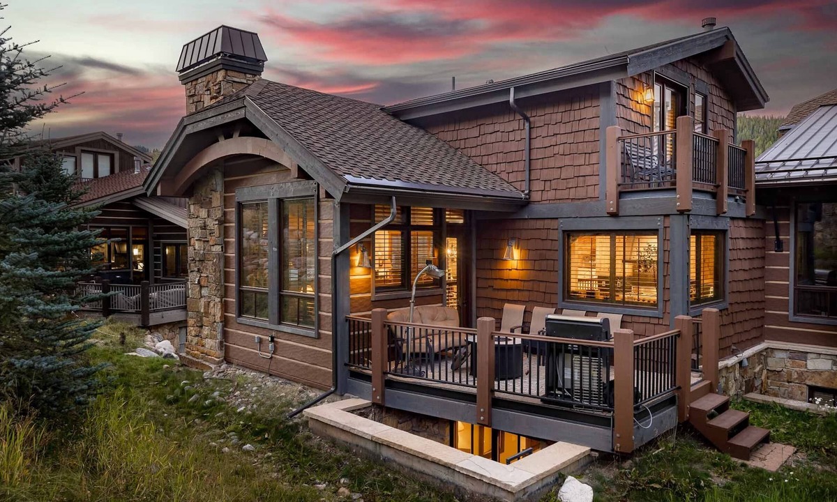 Copper Mountain House | Amazing 4BR Executive Home with hot tub, Ski In/Walk Out LR884