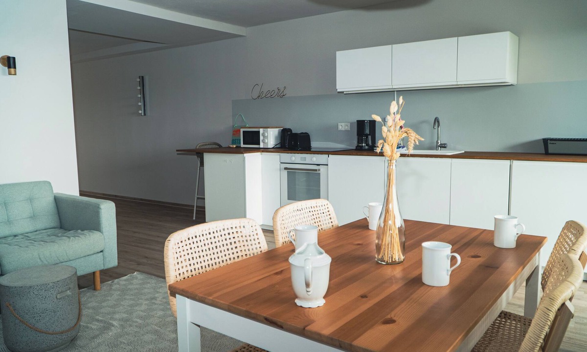 Rettin Apartment | Anchorage - stylish apartment with sea view & balcony
