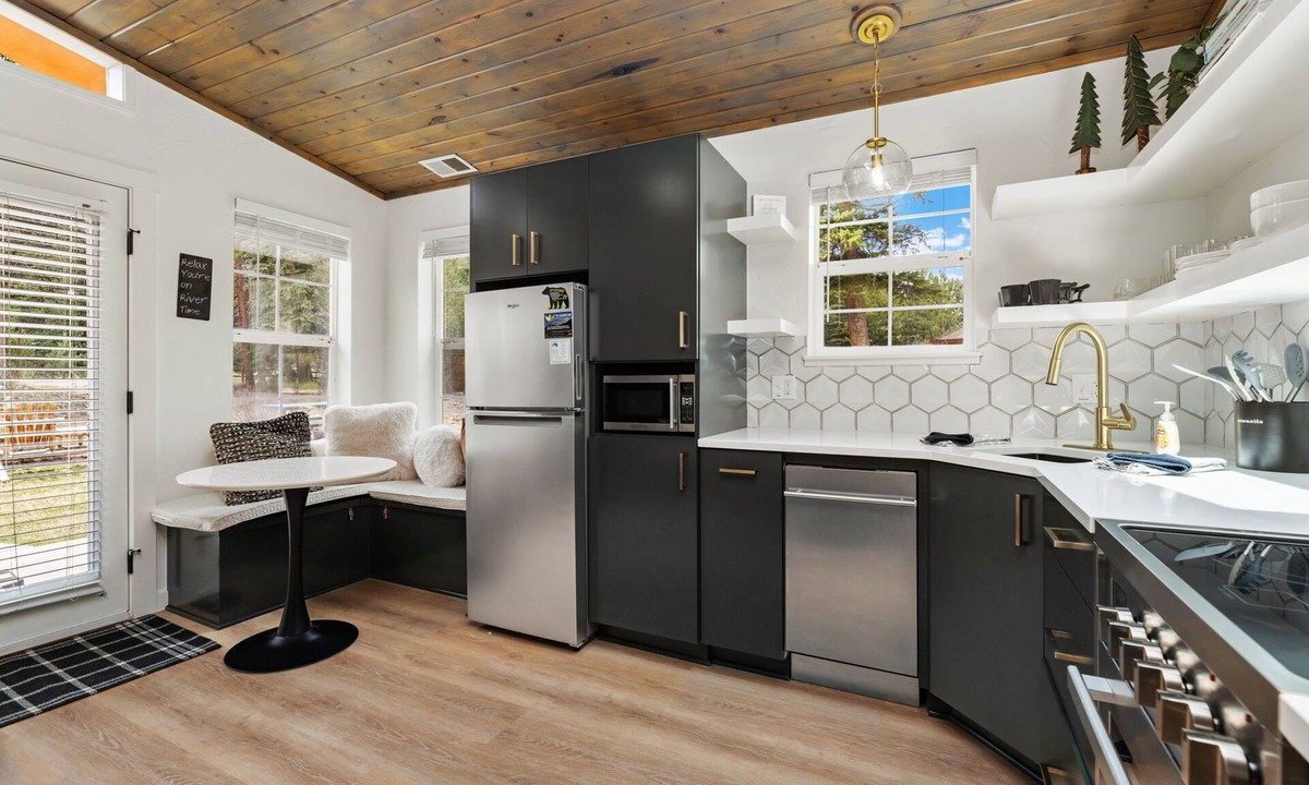 Fall River Estates Condo | Antler's Pointe 01 (HT)