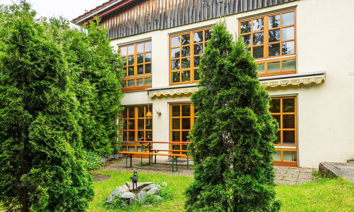 Vilshofen Apartment | Apartment 'Schatzlmayr' with Terrace and Wi-Fi