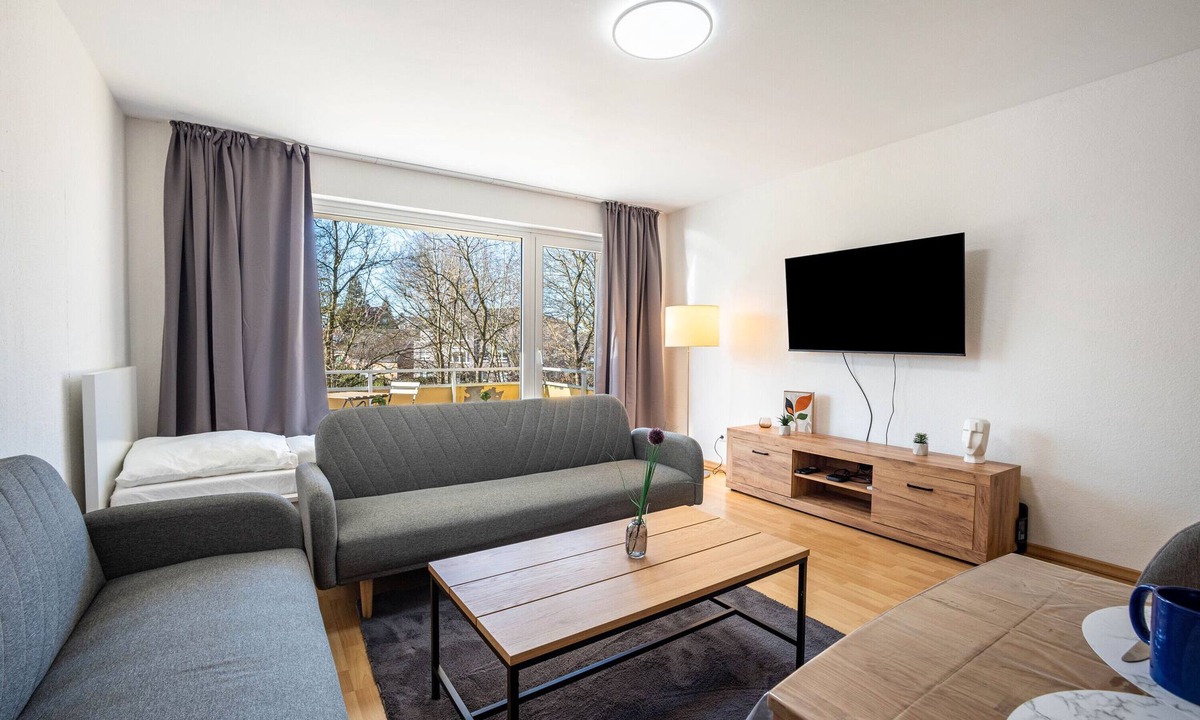 Quickborn Apartment | Apartment 'Fewo Danzig 2' with Balcony and Wi-Fi