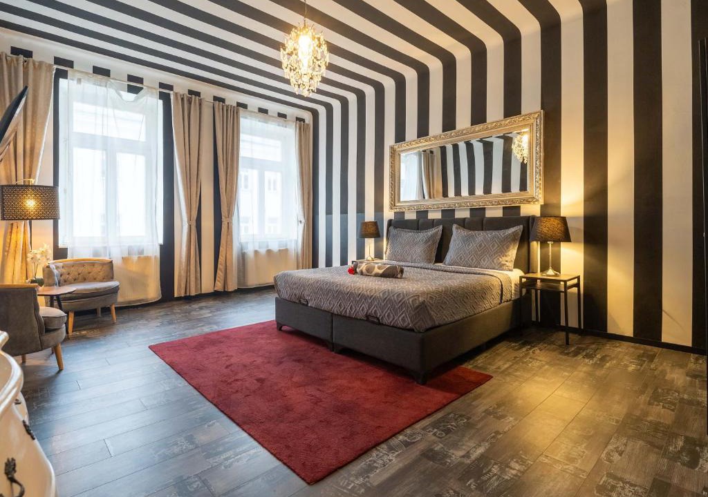 Margareten Apartment | Apartment for 2 near Karlskirche & U4 Metro