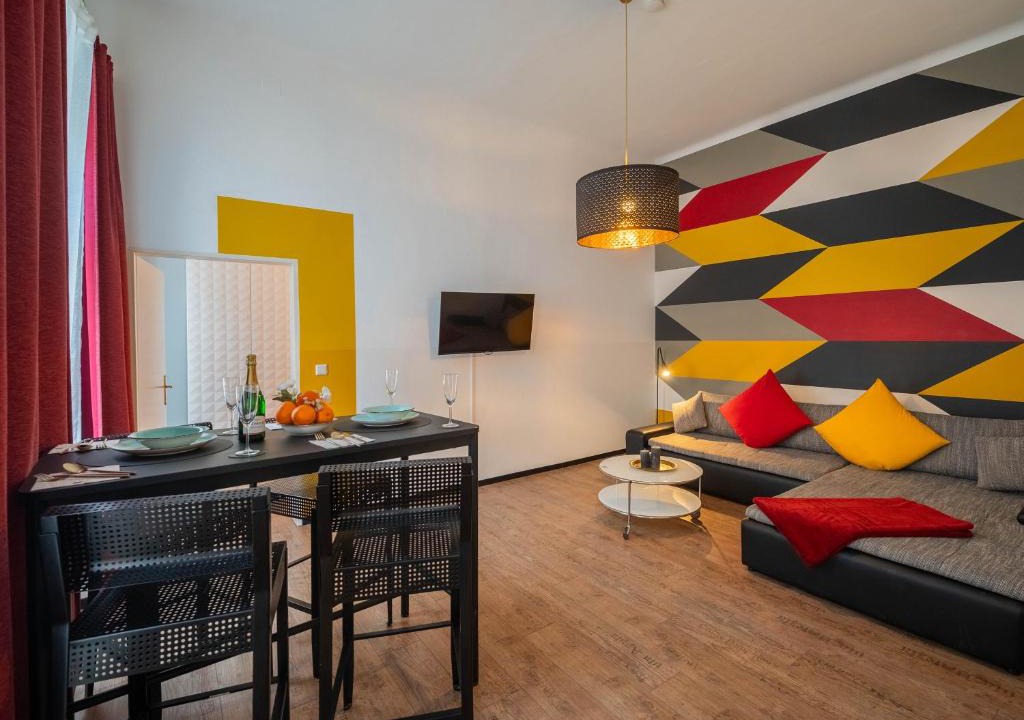 Margareten Apartment | Apartment for 4 with Kitchen near Naschmarkt & U4 Metro