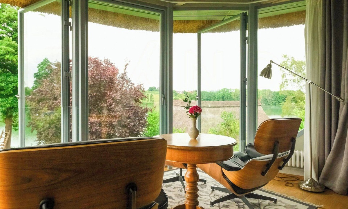 Grebin Apartment | Apartment in a thatched cottage with private lake