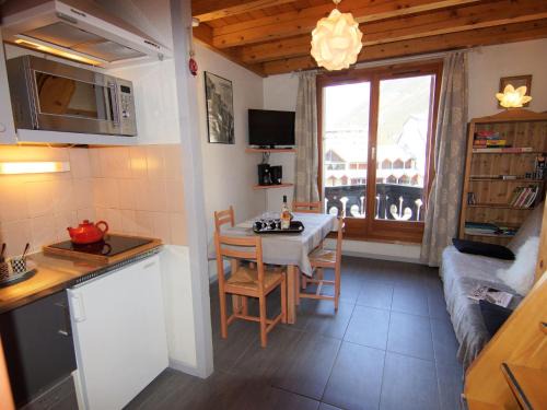 Chamonix City Centre Apartment | Apartment Le Triolet-8 by Interhome