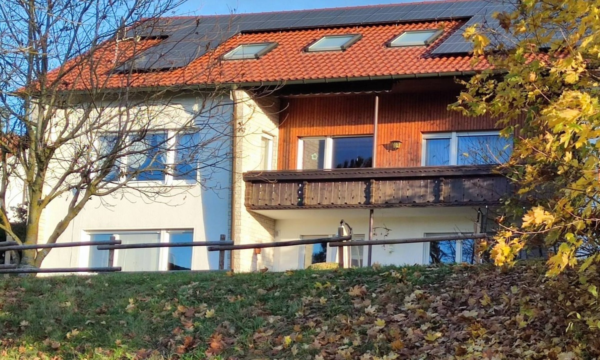 Großengstingen Apartment | Apartment 'Mörike' with Balcony and Wi-Fi