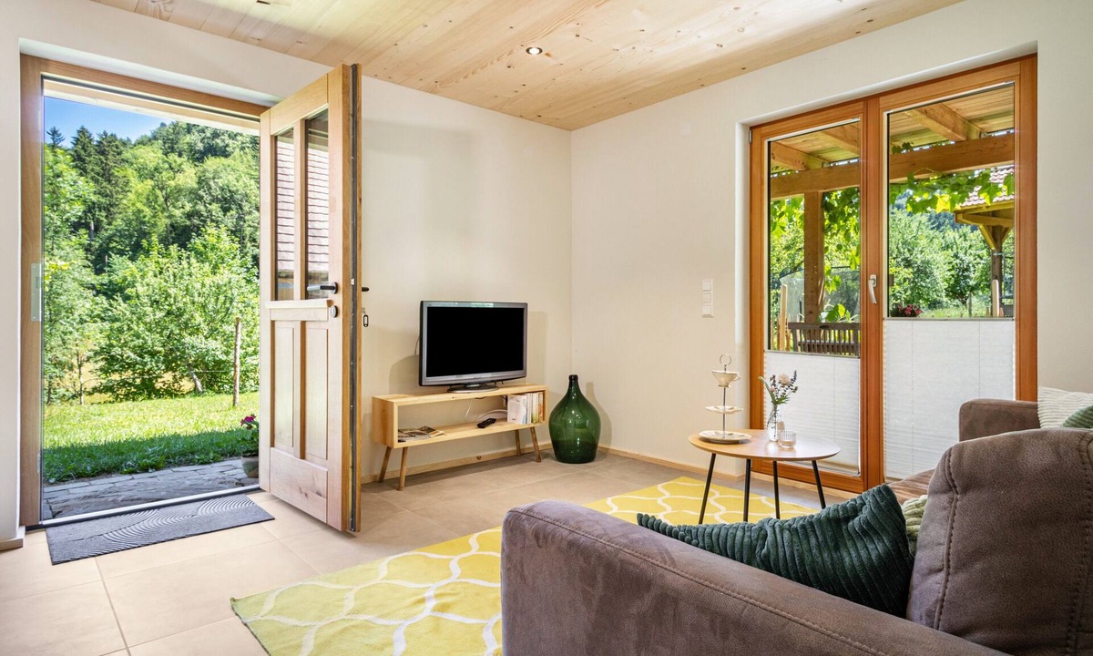 Deggenhausertal Apartment | Apartment 'Waldruhe' with Private Terrace and Wi-Fi