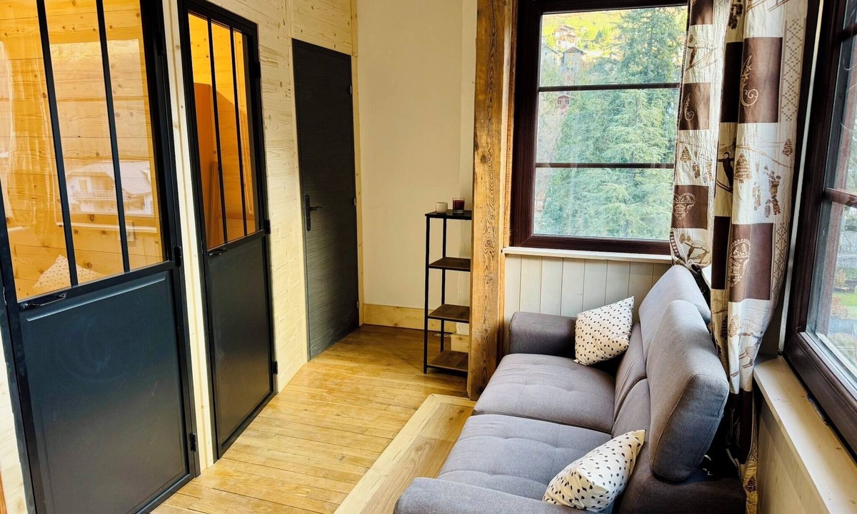 Brides-les-Bains Apartment | Apartment with two small bedrooms and a separate kitchen near the spa