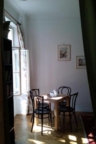Hernals Apartment | Apartment Wohnung in Hernals mit Garten- und Strassenblick by Interhome