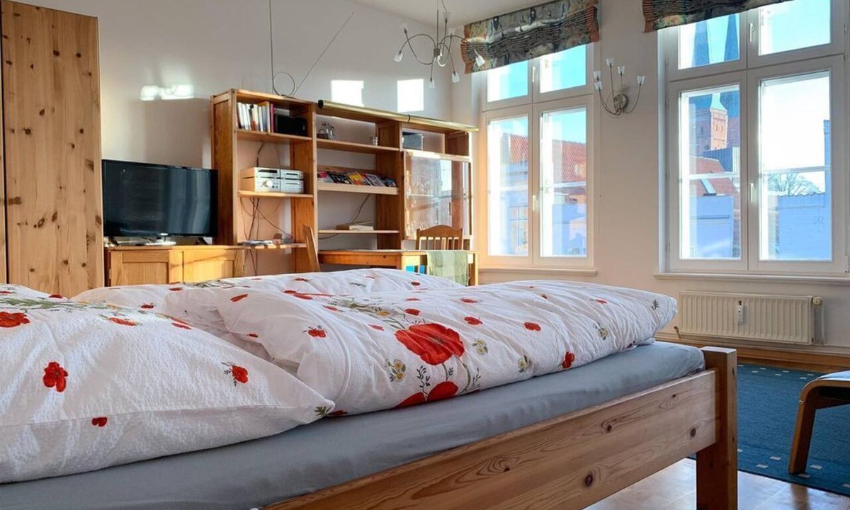 Lubeck City Centre Apartment | Appartement Domblick - apartment/apartment, shower, WC, living room/bedroom