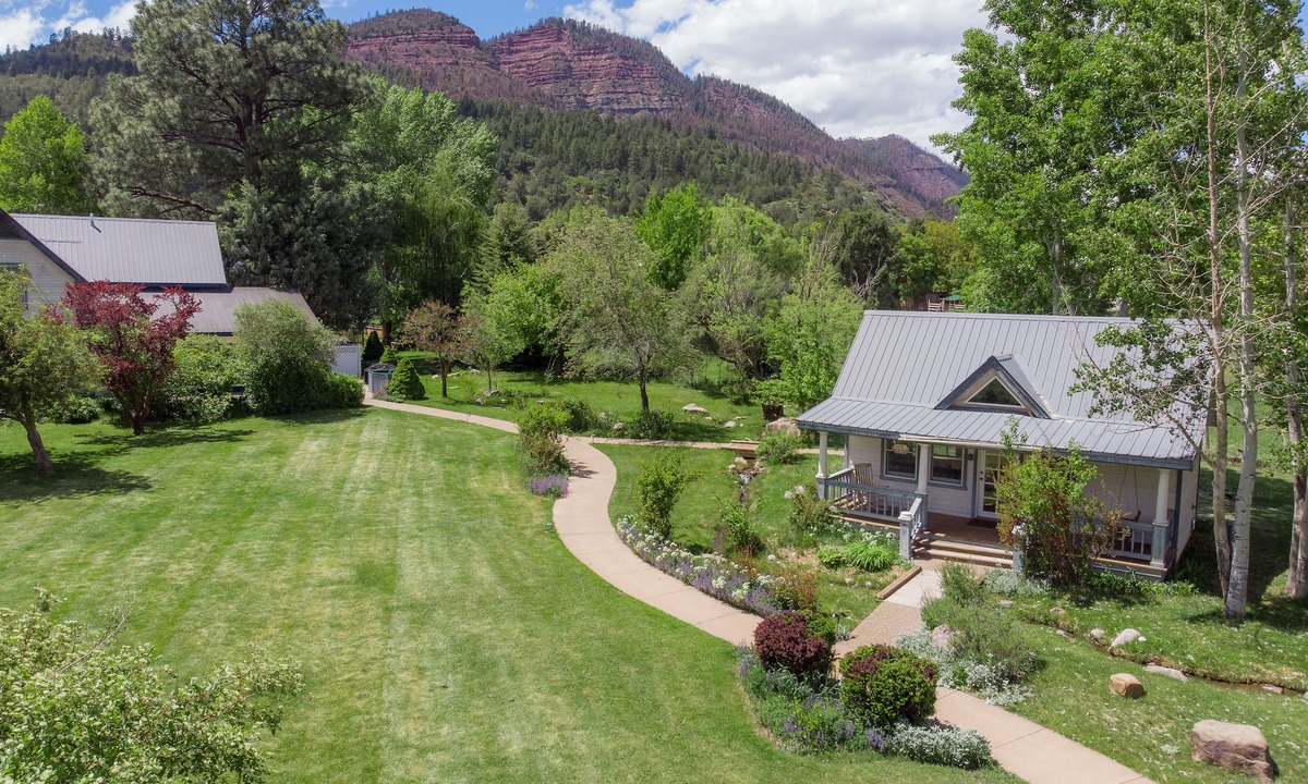 Hermosa Bed & Breakfast | Apple Orchard Inn