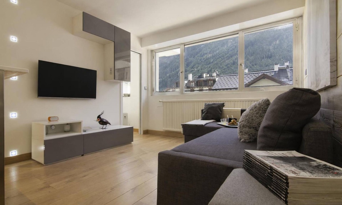 Chamonix City Centre Apartment | Apt Le Concordia 4 Chic 2BR in Chamonix Centre | Ski, Chamonix, France