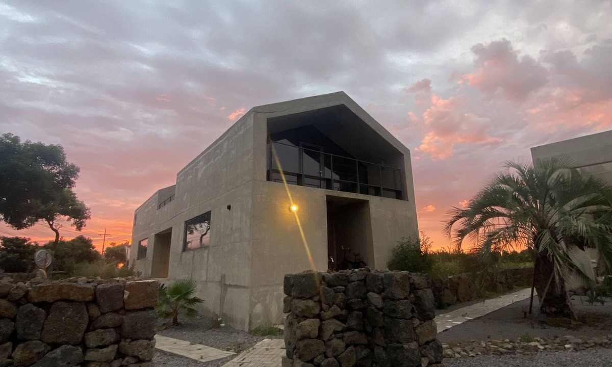 Jocheon Villa | Architect's studio-beautiful Mt.Hanla view with sunrise sun & sunset