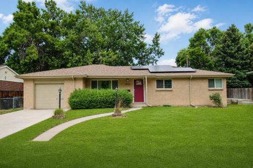 Allendale Area House | Arvada House for 11 with Backyard and Game Room