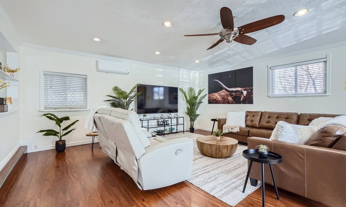 Lamar Heights Area House | Arvada Oasis! 7 beds, 2 Kings, 3 baths, desk, big TVs, air hockey, games!