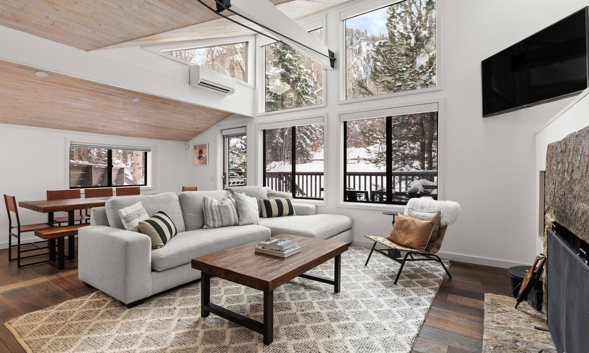 Aspen House | Aspen Core Luxe Getaway with Gondola Views
