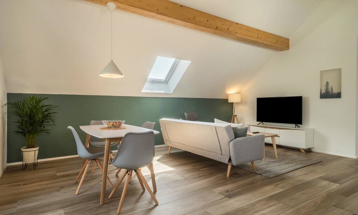 Eriskirch Apartment | Attic Apartment ‘Marla’ with Wi-Fi & Balcony