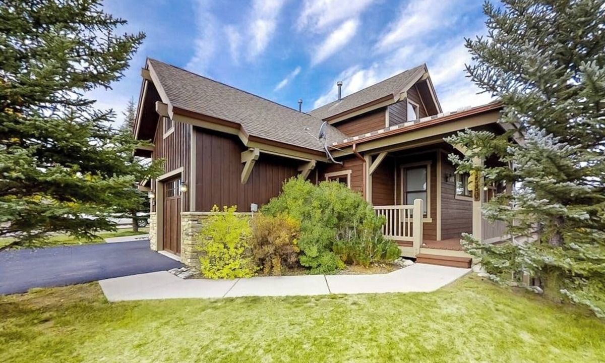 Grand Elk Ranch House | Attractive & Spacious Countryside Home w/Firepit, Private W/D, Free WiFi, Patio