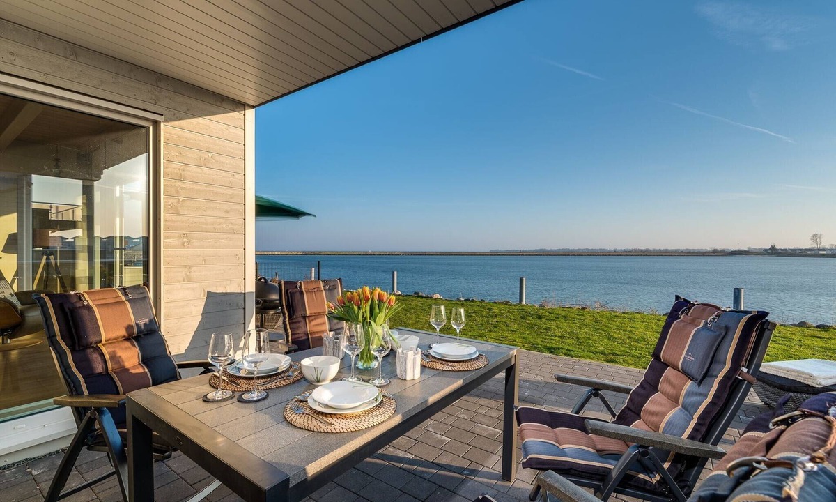 Olpenitz House | Baltic Sea vacation home 'StrandLiebe' - close to the beach with sea view sauna and bathtub