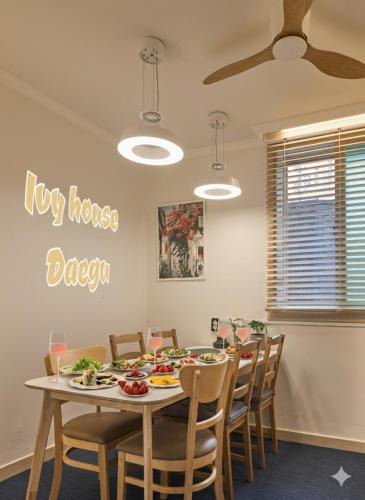 Jung-gu Apartment | Banwoldang Stn 3min, 2F 4pm & 3F 8pm Check-in, Table for 6, Hotel bedding, Luggage Storage