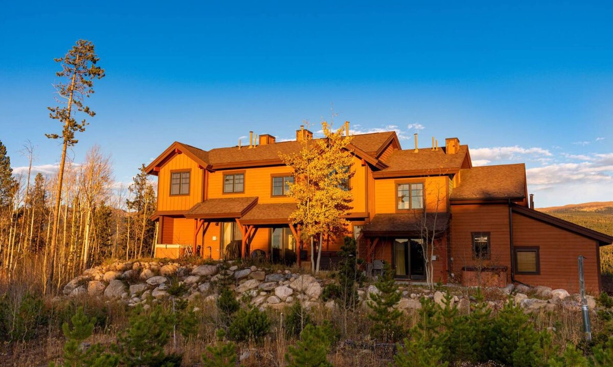 Bear Crossing House | Bear Crossing 1390 | Pet Friendly For One Dog | Private Hot Tub