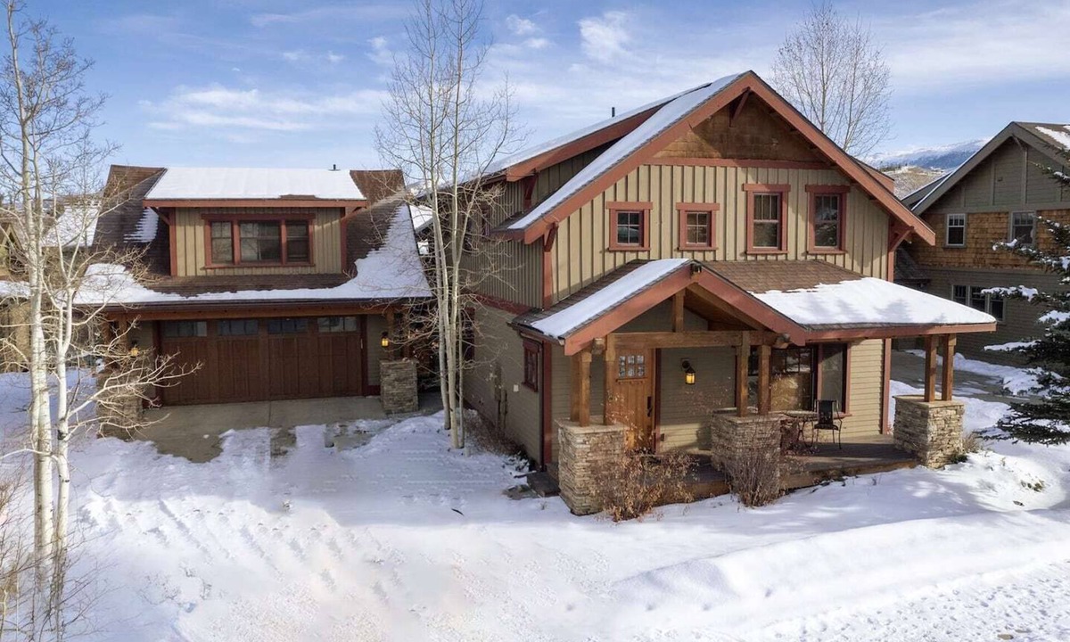 Grand Park House | Beautiful 5 BR Mountain Home, Hot Tub, shuttle!