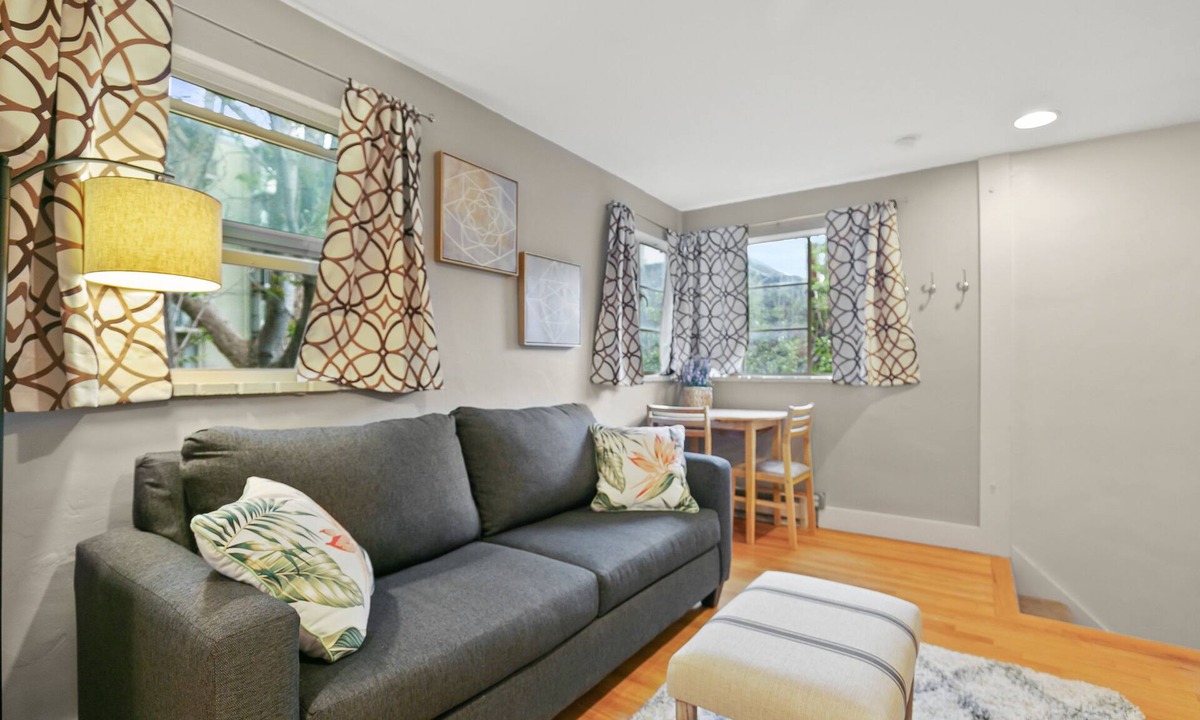 Cheesman Park House | Beautiful Carriage House | Near Botanical Gardens | On site parking