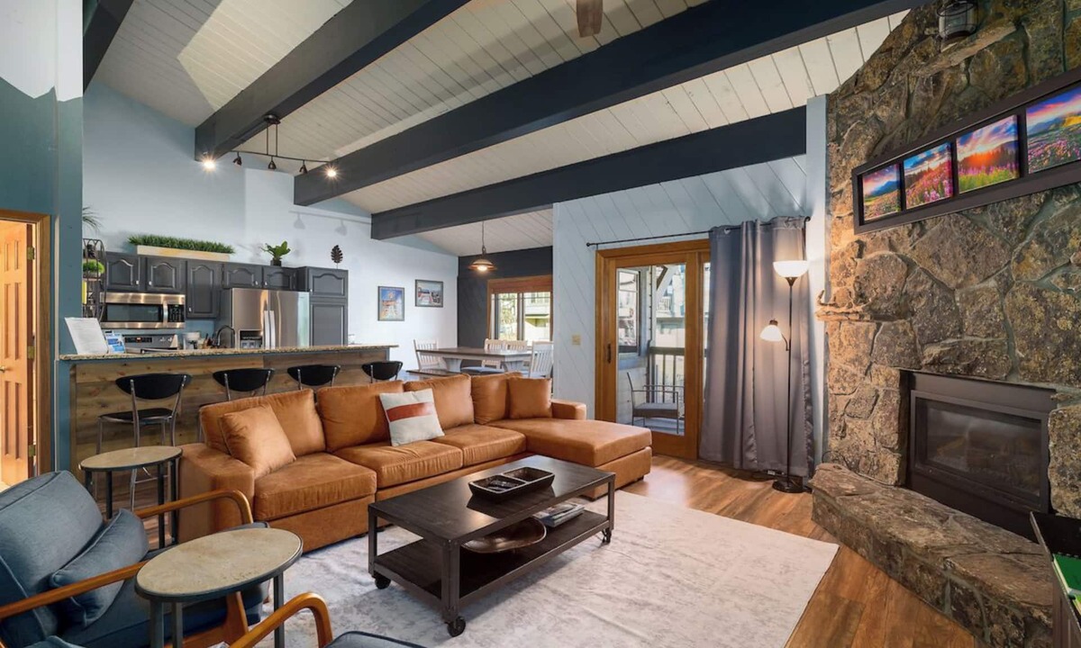 Steamboat Springs House | Beautiful Condo Close to the Slopes! Pool & Hot Tub! Winter Shuttle!