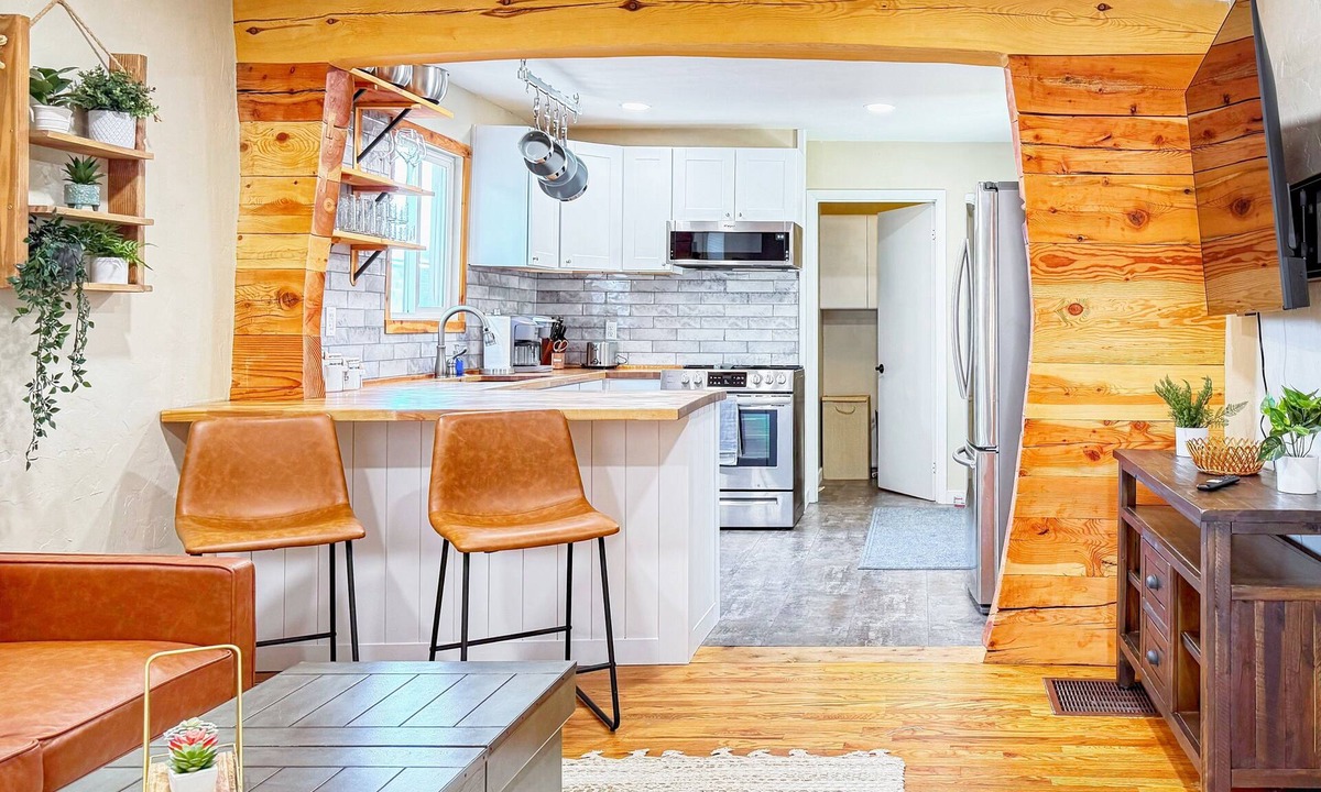 Colorado Springs House | Beautiful Newly-Renovated 3BR Charmer in heart of Old Colorado City
