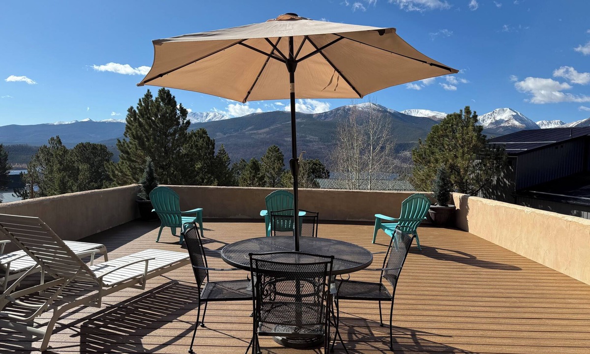 Twin Lakes House | Beautiful Serene Log-Adobe House Overlooking Twin Lakes - New Trex Deck!