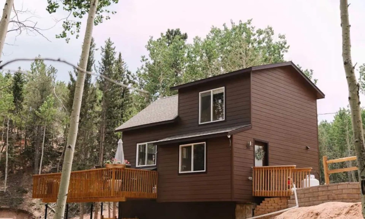Woodland Park Ski Chalet | Beautiful Winter Getaway Among Aspen and Wildlife