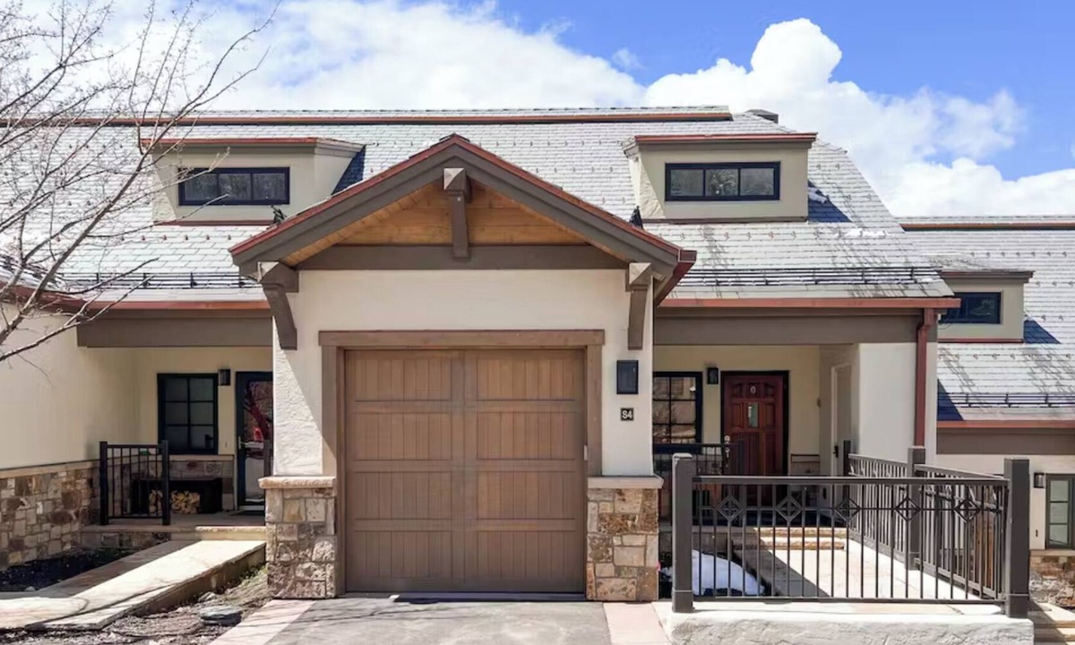 Highlands Townhomes House | Beaver Creek Village 4-bedroom townhome with heated pool and hot tub