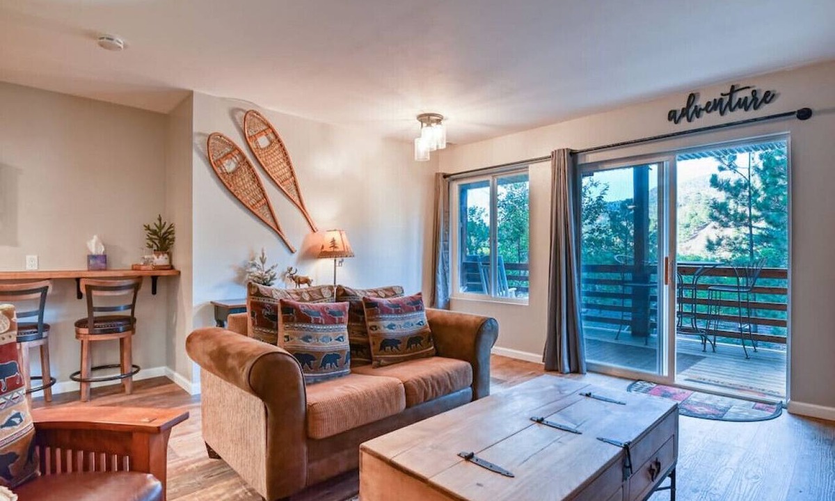 Green Mountain Falls Apartment | Beaver Lodge Near Pikes Peak & Manitou Springc GMF