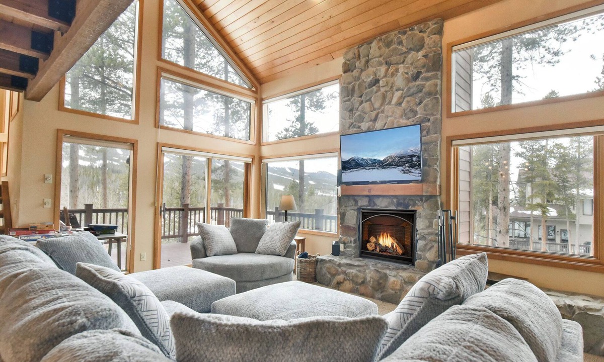 Warrior's Mark West House | Belle Vue Estate: Mountain Views and Private Hot Tub