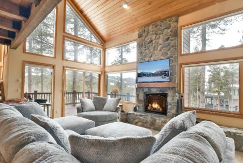 Warrior's Mark West House | Belle Vue Estate: Mountain Views and Private Hot Tub