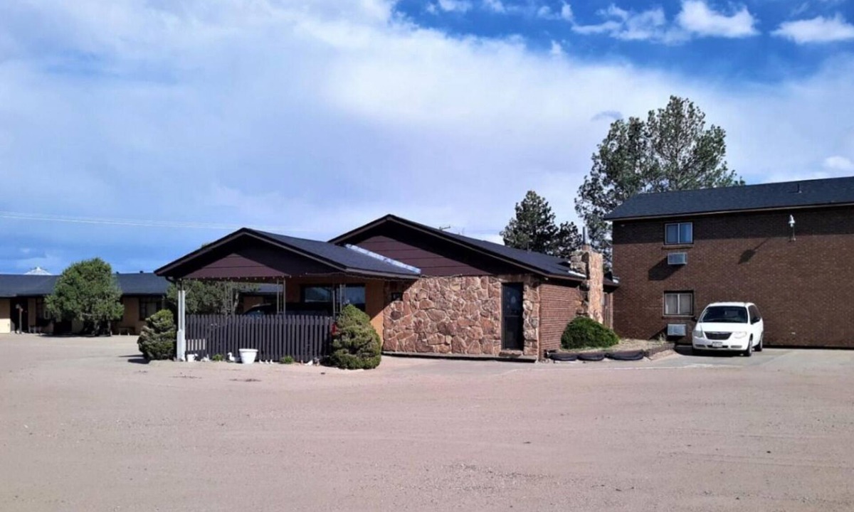 Cheyenne Wells House | Best Place to Stay in Cheyenne Wells! 4 Great Units, Pets Allowed, Free Parking