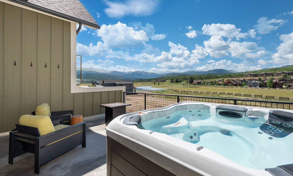Fraser House | Bike-Friendly Mountain Retreat with Stunning Views