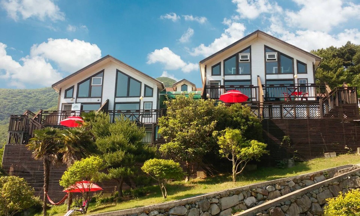 Geoje House | Blue in Blue Pension