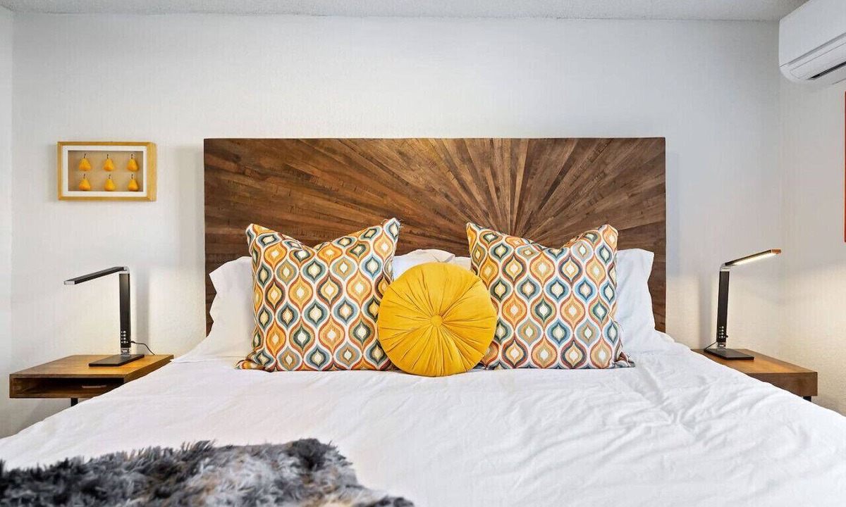 Englewood Apartment | Blue Moon Extended stays w/Casper Mattress