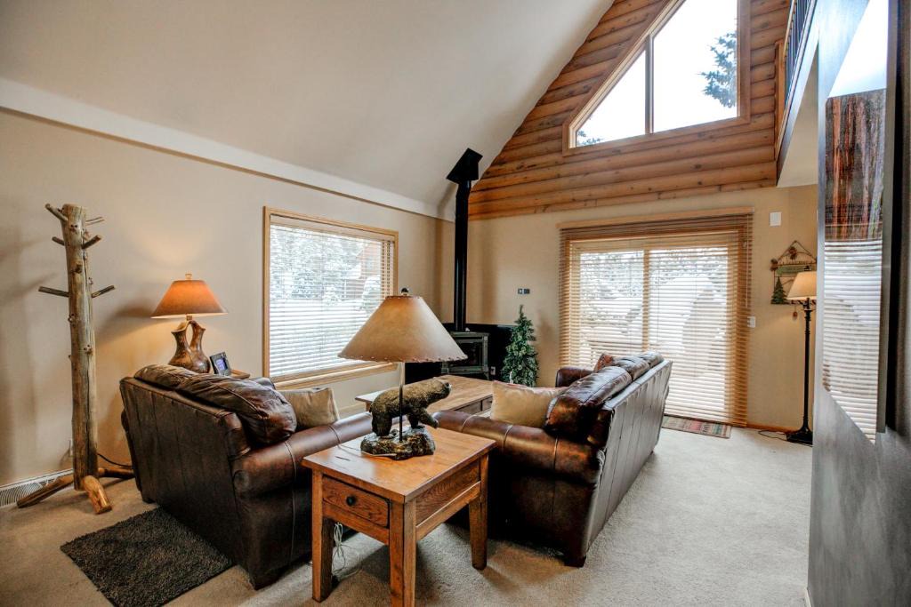 Blue River House | Blue River Escape Home: Peaceful, On River