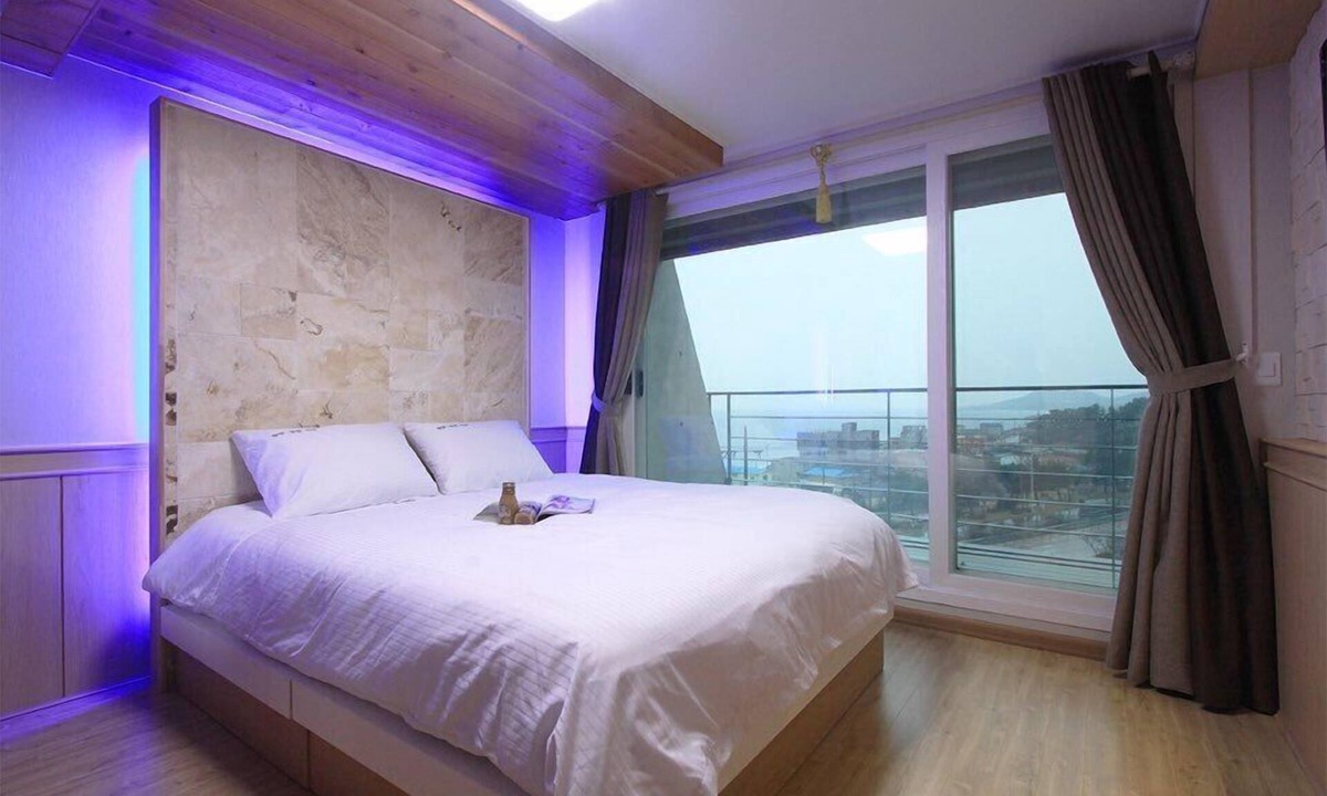 Yeongdeok Condo | Blue Road Town Pension-Crystal