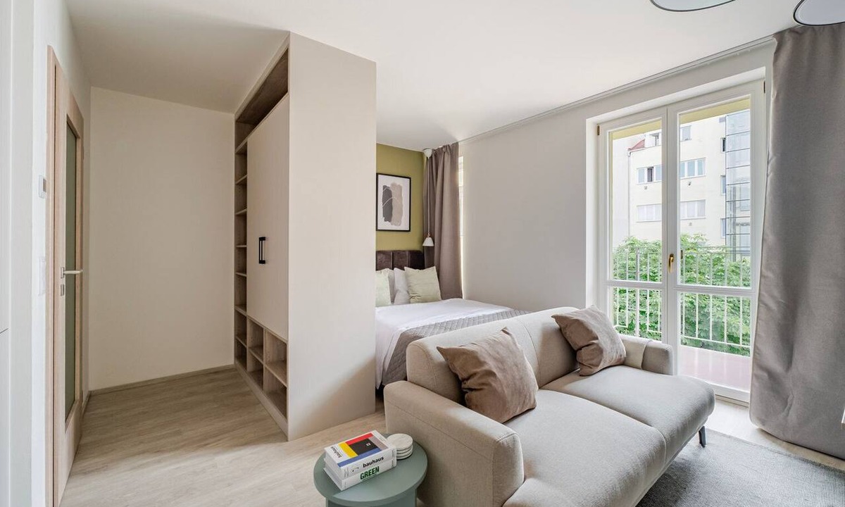 Nusle Apartment | Blueground | Nusle, balcony, nr Vysehrad (PRG-75)