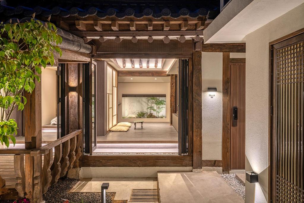 Jeonju House | Bomul Stay I Private SPA Hanok