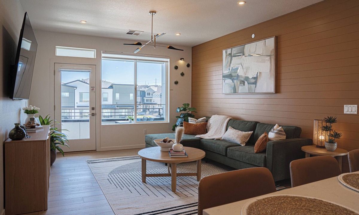 Parker Condo | Brand New, Cozy & Modern Condo – Dogs Welcome!